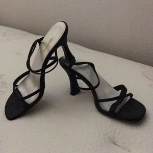 Fabulaire 3” heel strappy sandal